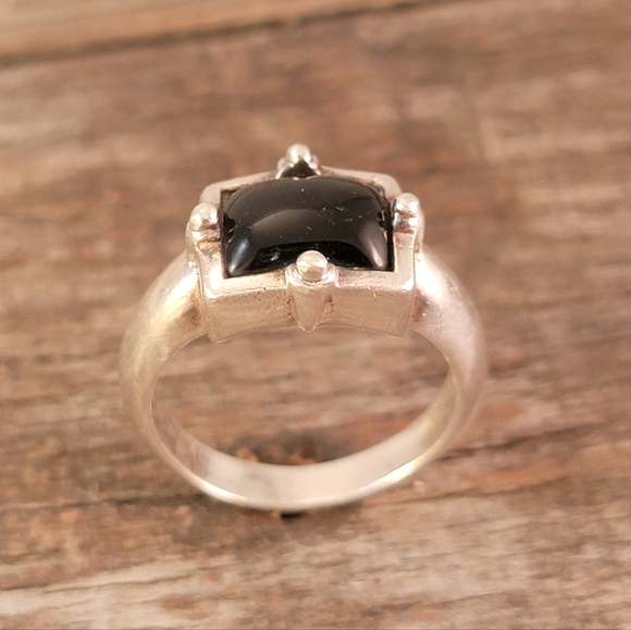 Sterling Rectangle Onyx Side to Side Cabochon Ring - Picture 4 of 9